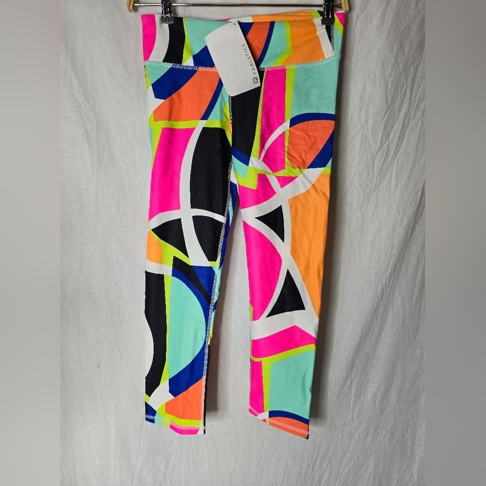 NWT FABLETICS Popsicle Print Salar Powerhold Capri Leggings Midrise Geometric XS